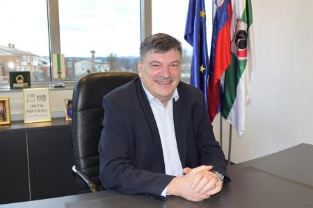 2 Župan dr. Peter Verlič